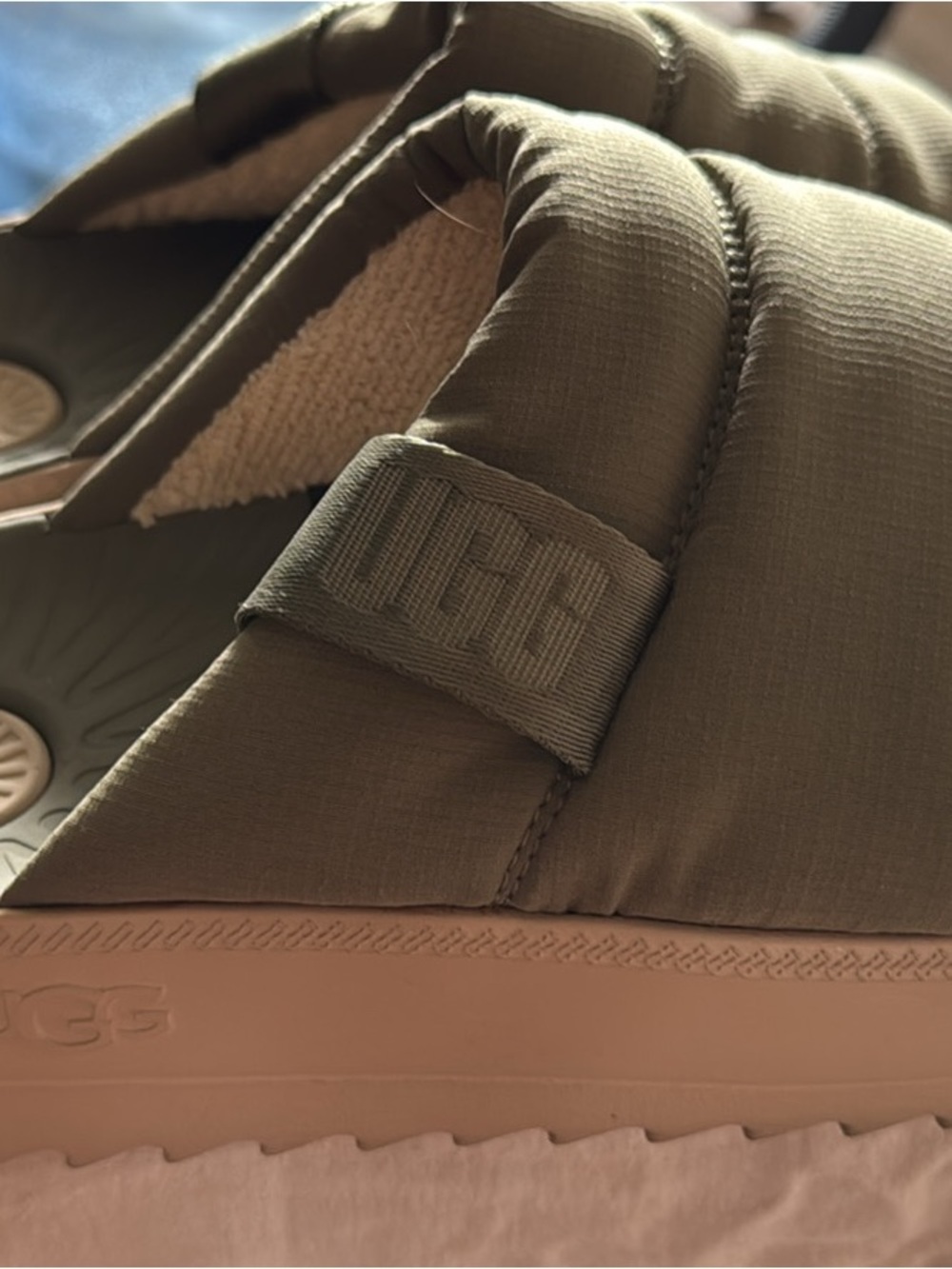 UGG women’s Olive Puffer Slide - Olive